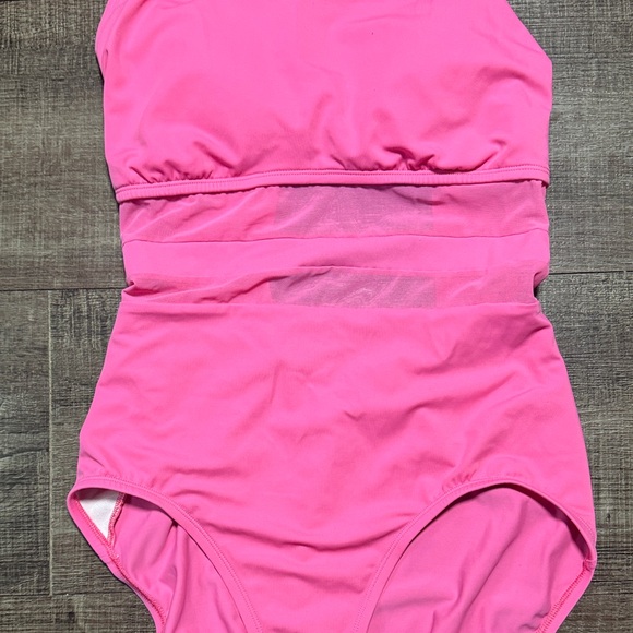 Nike Pink Swimsuit - Picture 3 of 9